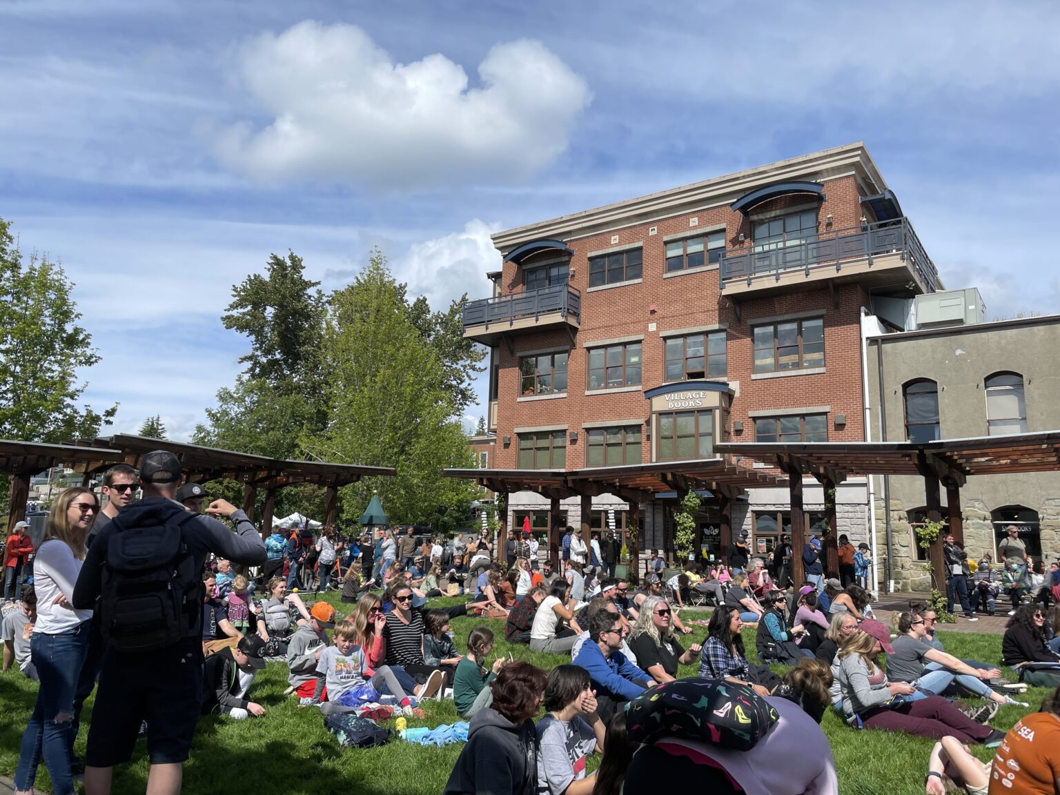 Folks gather at the Fairhaven Village Green for 2022's Fairhaven Festival
