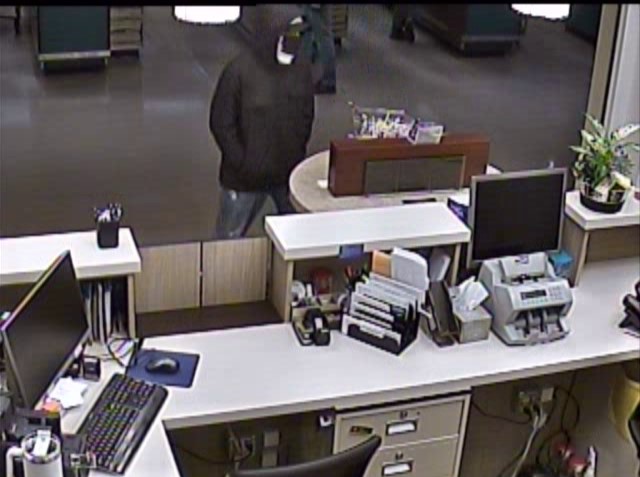 Witnesses described the suspect of a bank robbery as a 5-foot-9