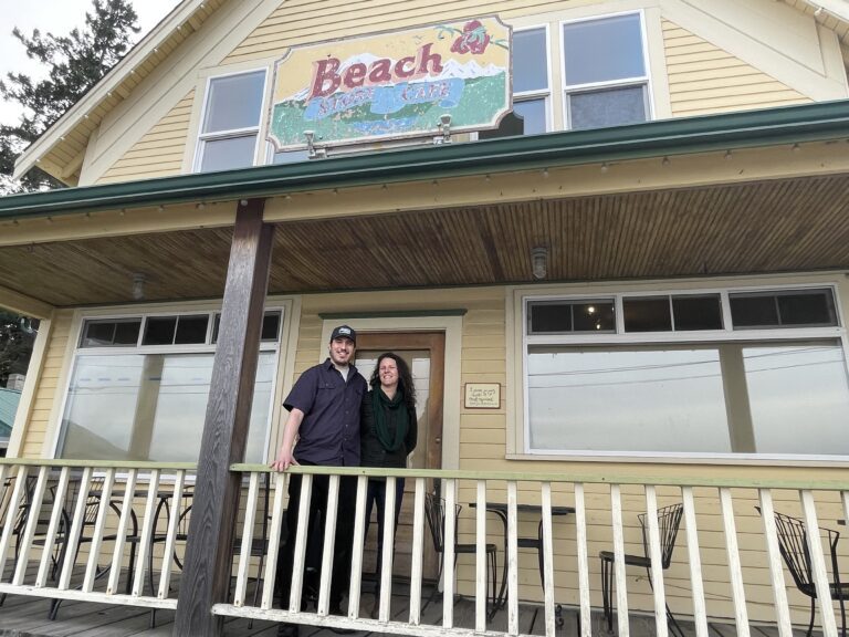 David Vogler and Elizabeth Berg will reopen the Beach Store Cafe on Friday