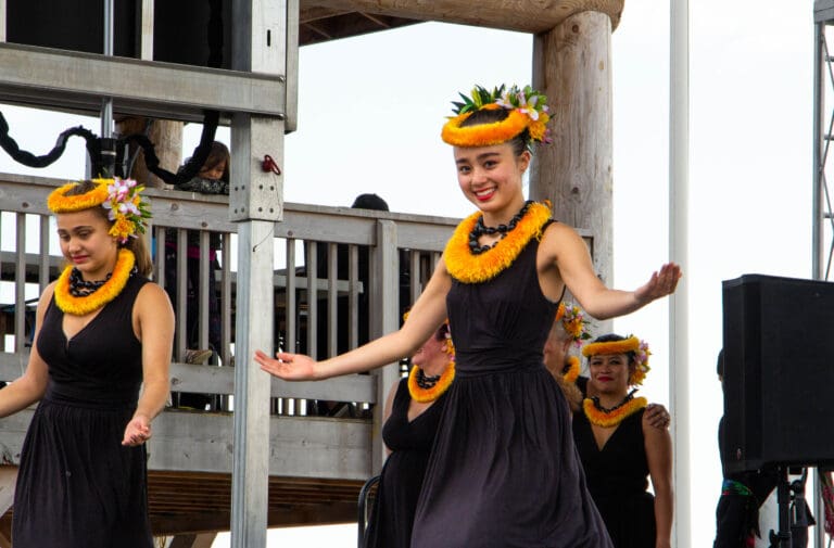 Hawaiian performers mesmerize the crowd with traditional dances Saturday