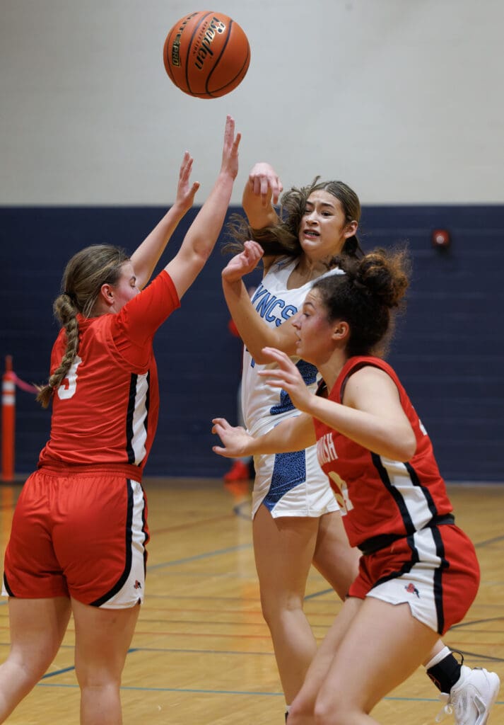 Lynden Christian’s Makalie Tveter throws a pass between two Snohomish defenders.